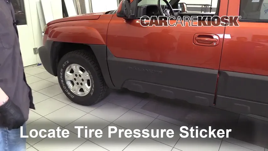 2003 Chevrolet Avalanche 1500 5.3L V8 Tires & Wheels